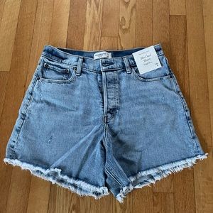 Abercrombie & Fitch size 29/8 light wash high rise dad short